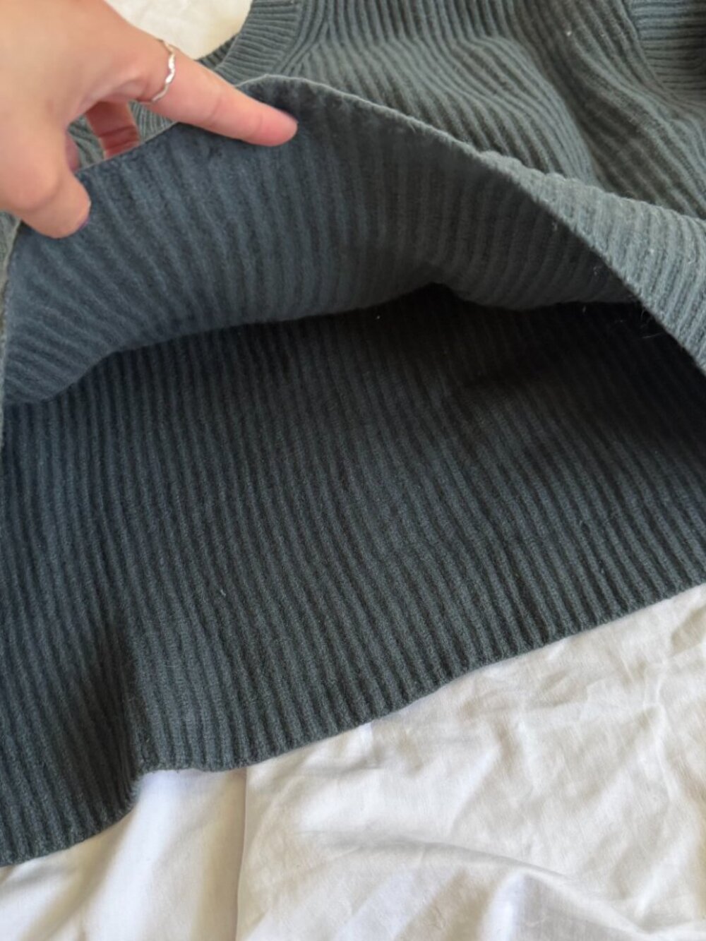 Uniqlo Green Cropped Thick Sweater - Picture 4 of 8